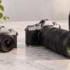Nikon Z fcの軽量レンズと大型望遠ズームのサイズ・重量差をイメージした比較