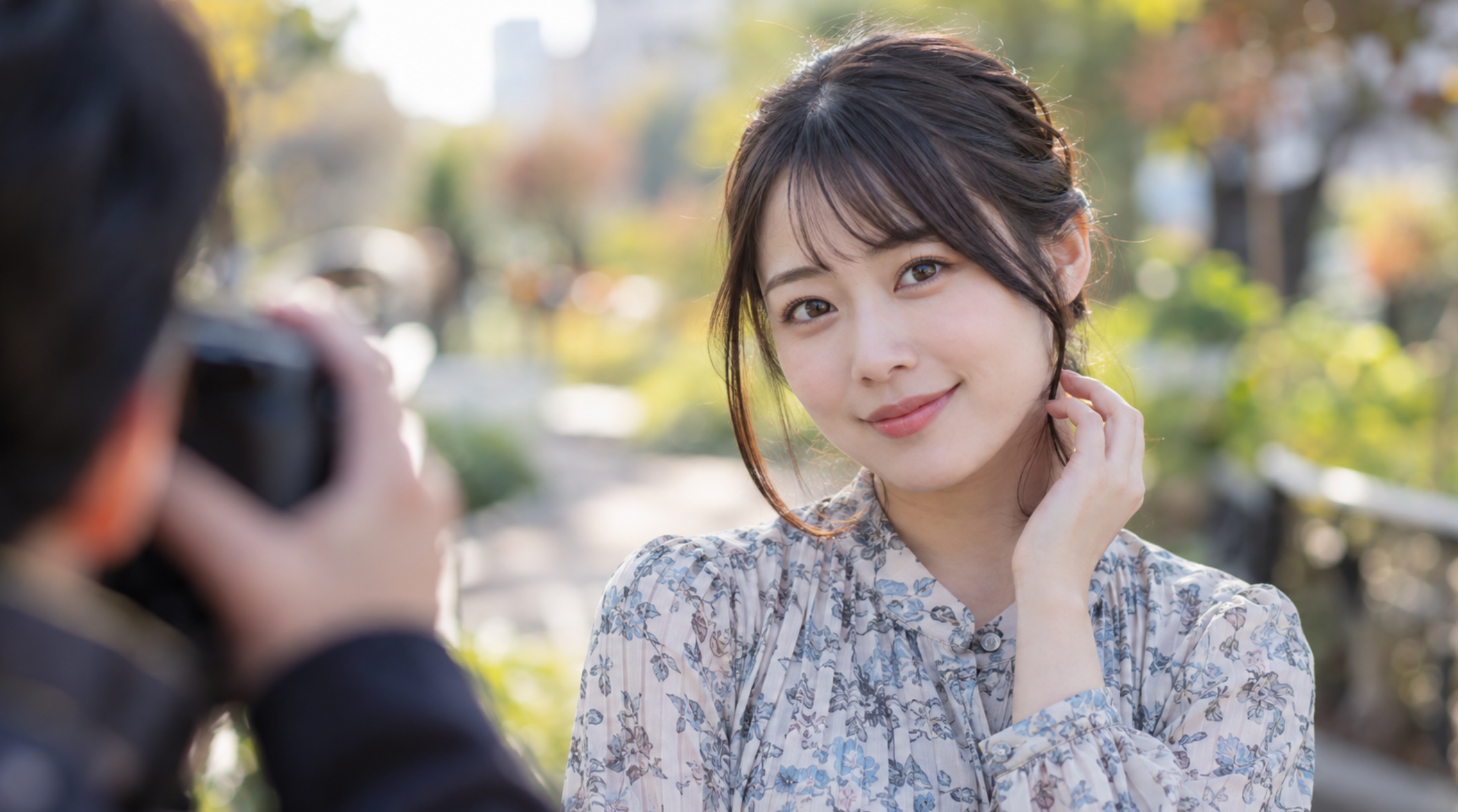 瞳にピントを合わせ背景をぼかした日本人女性のポートレート撮影